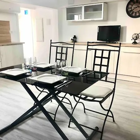 Jolie Et Agreable Proche Des Plages Et De L Espagne Appartement